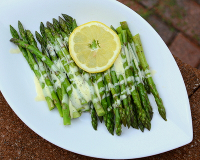Asparagus with Blender Hollandaise in Three Steps, another classic vegetable recipe ♥ A Veggie Venture