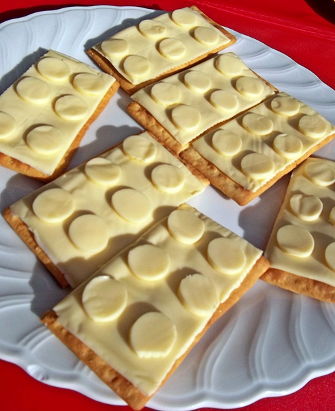 http://3.bp.blogspot.com/-EPqGwVWlhfM/TjuCFOsv4HI/AAAAAAAAA3I/Oamz-qeMtVM/s640/lego+cheese+crackers.JPG
