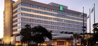 Embassy Suites Orlando International Drive/Jamaican Court Hotel is an Orlando Theme Park Partner Hotel, steps from International Drive shopping and dining, near world-famous theme parks and 20 minutes from the Orlando International Airport (MCO).