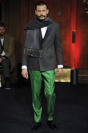 Coloured trousers - gentlemen, let's brighten up for spring and summer ...