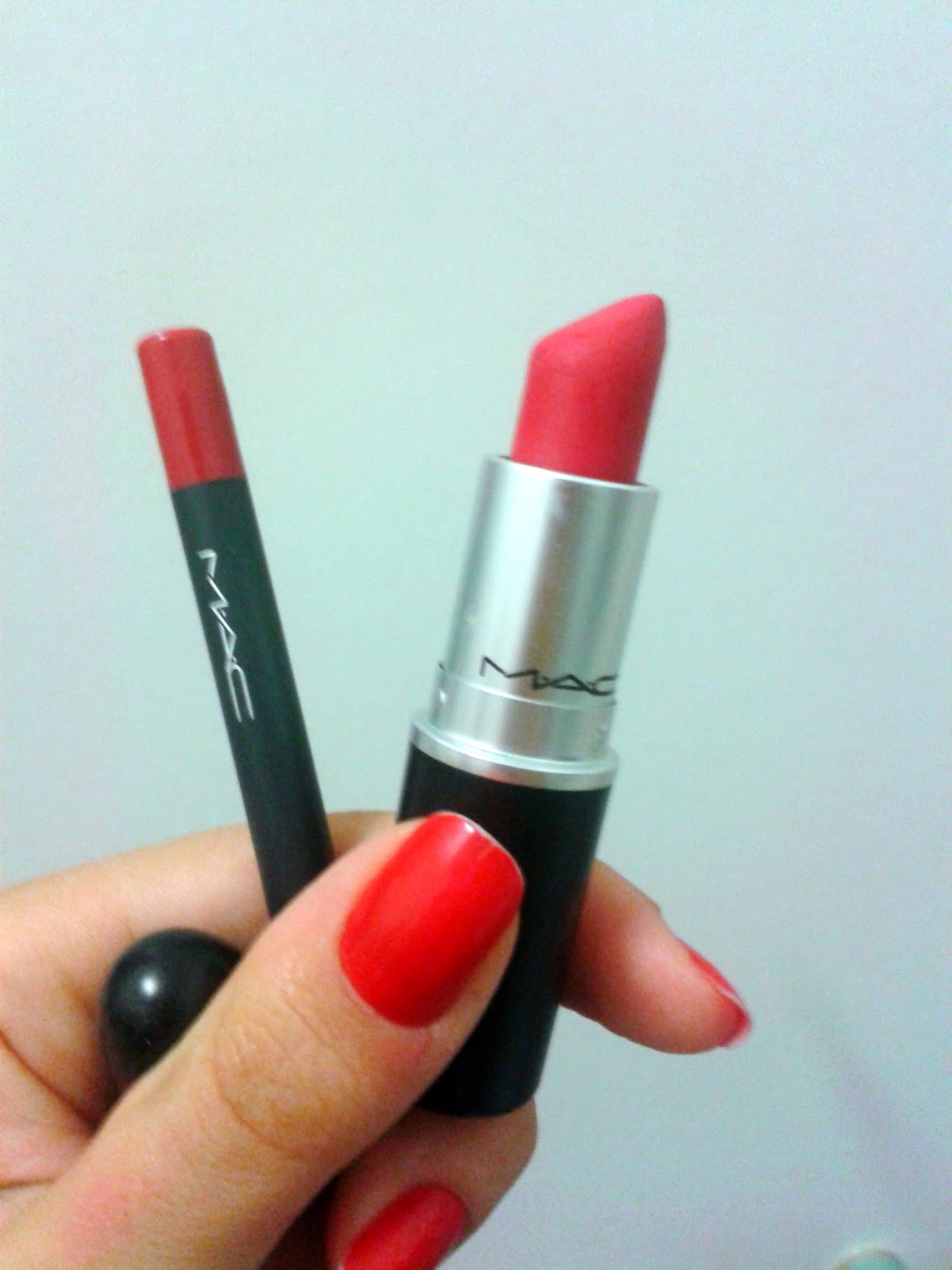 TESTEI BATOM MAC RETRO MATTE ALL FIRED UP + LIP LINER RUBY WOO
