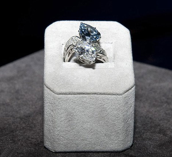 blue diamond ring by bvlgari