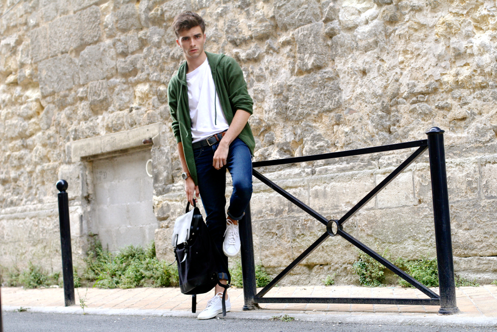 Blog-Mode-Homme_Preppy-Dandy_Veja-baskets-sneakers_sanqdevist_backpack-sac_gilet-cachemire_Malo_Casual-Briston