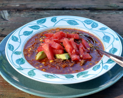 Fresh-Tomato Chili ♥ AVeggieVenture.com, top all your chili bowls with fresh tomatoes! Low Carb. High Protein. Weight Watchers Friendly. Slow Cooker, Oven or Stovetop.