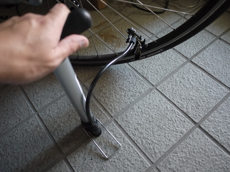 【100均】ダイソーの200円自転車用空気入れを買ってみた ほそぼそプログラミング日記