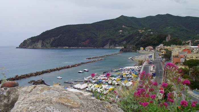 TRAVEL GUIDE: MONEGLIA, ITALY