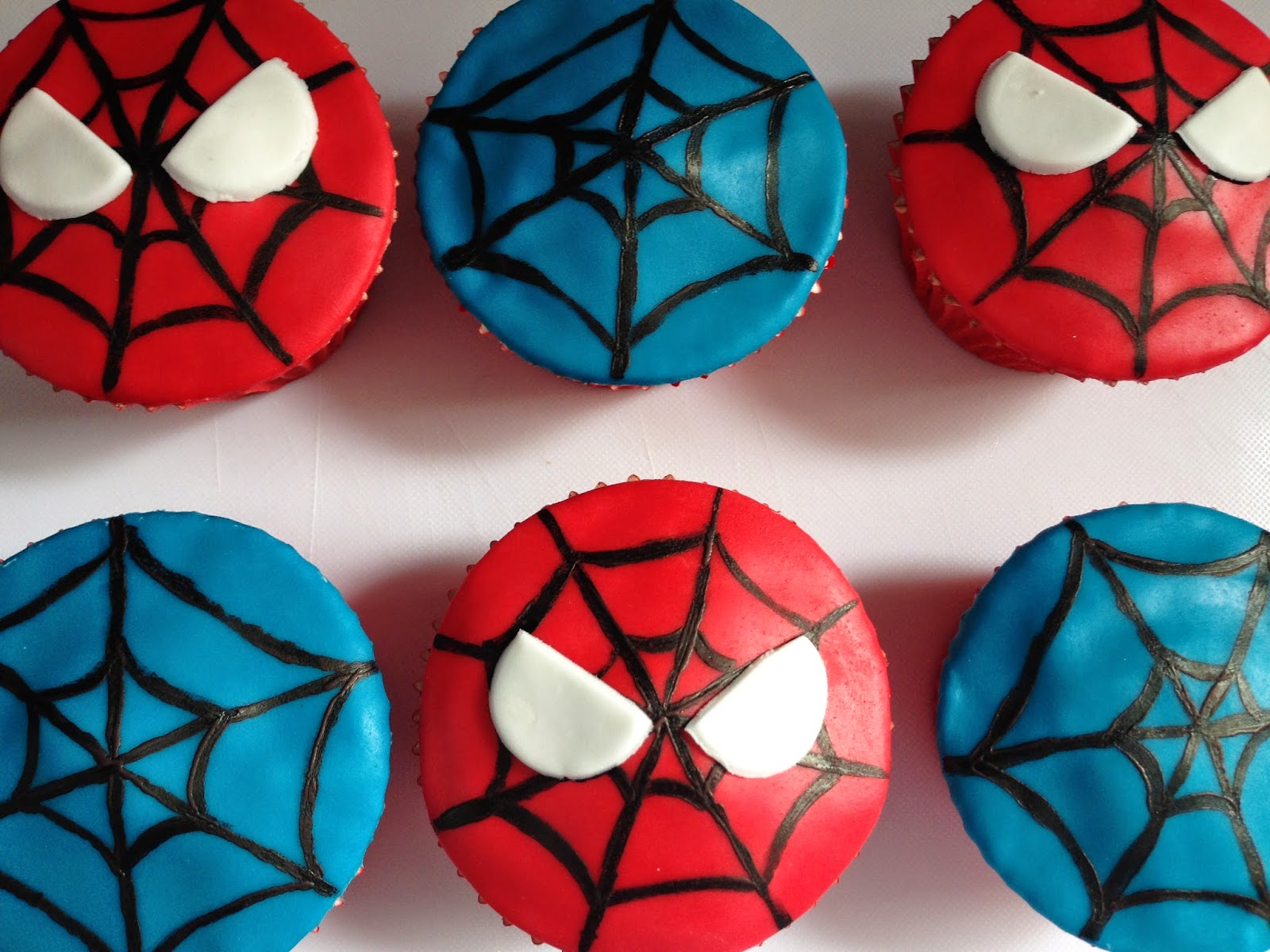 spider-man cupcakes