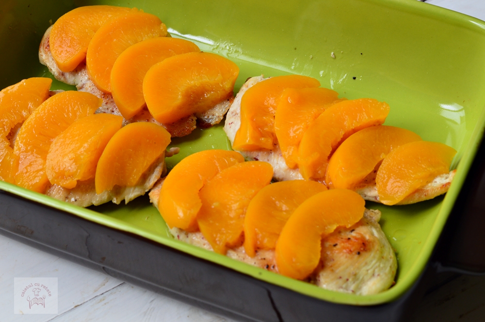 салат с консервированным персиком. персики с курицей и сыром. куриная грудка с консервированными персиками. персики с курицей и сыром. персики с курицей и сыром.