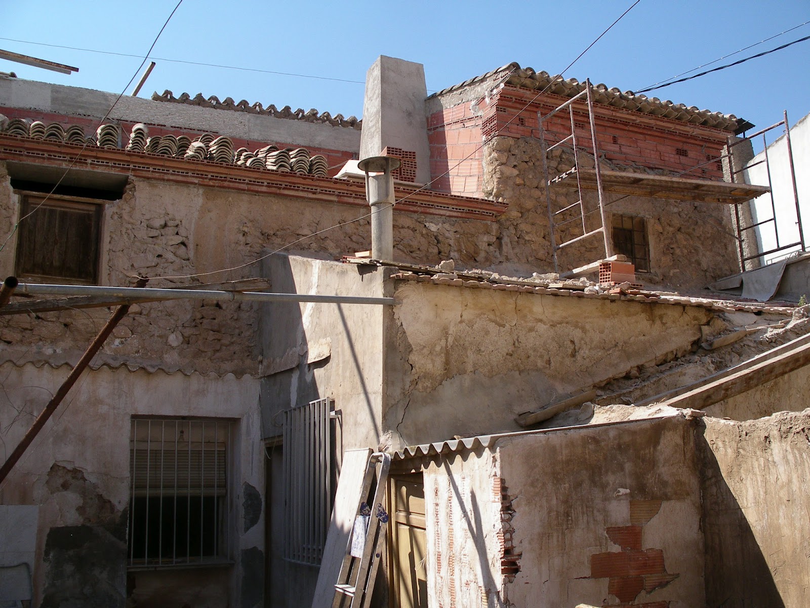 REHABILITACIÓN DE VIVIENDA EN ENTORNO URBANO PROTEGIDO - DIAZMORENO
