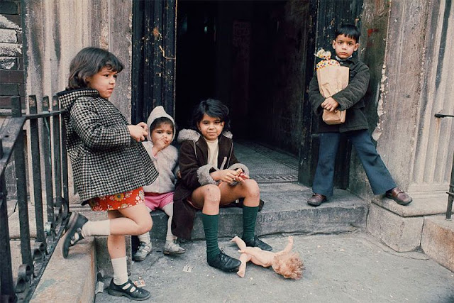 Des photos fascinantes de la vie de rue à New York dans les années 1970 par Camilo José Vergara