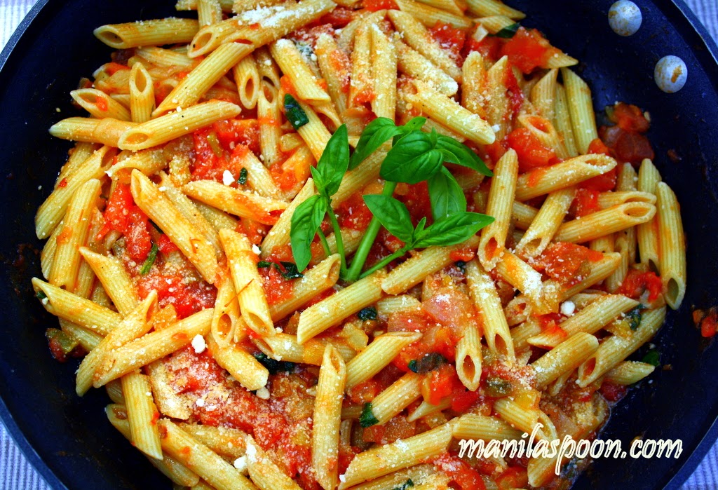 Penne with Peppers, Fresh Tomatoes and Basil