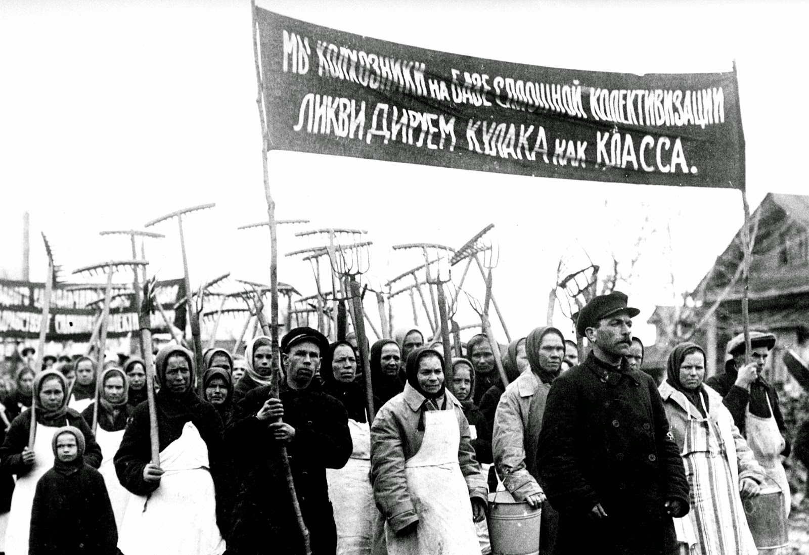 Коллективизация при сталине. Коллективизация сельского хозяйства раскулачивание. Коллективизация при сталине. Коллективизация лозунги. Раскулачивание 1932год алтай.