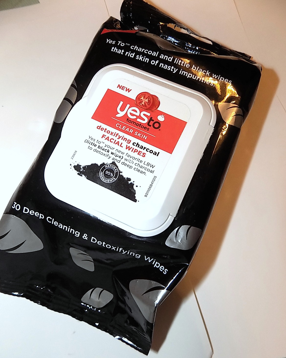 The Beauty Alchemist Yes To Tomatoes Detoxifying Charcoal Face Wipes