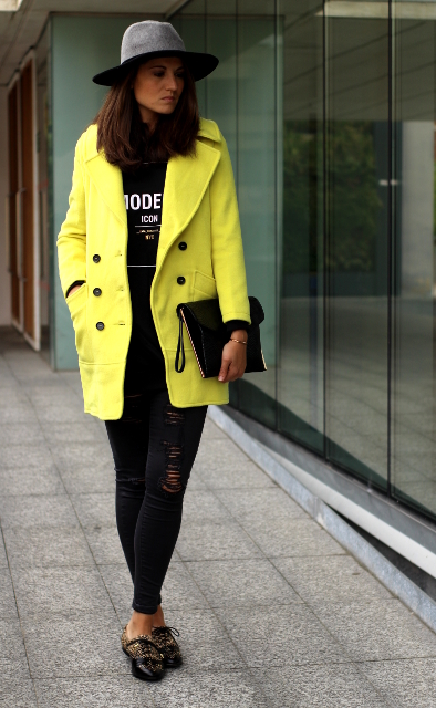 Abrigo amarillo