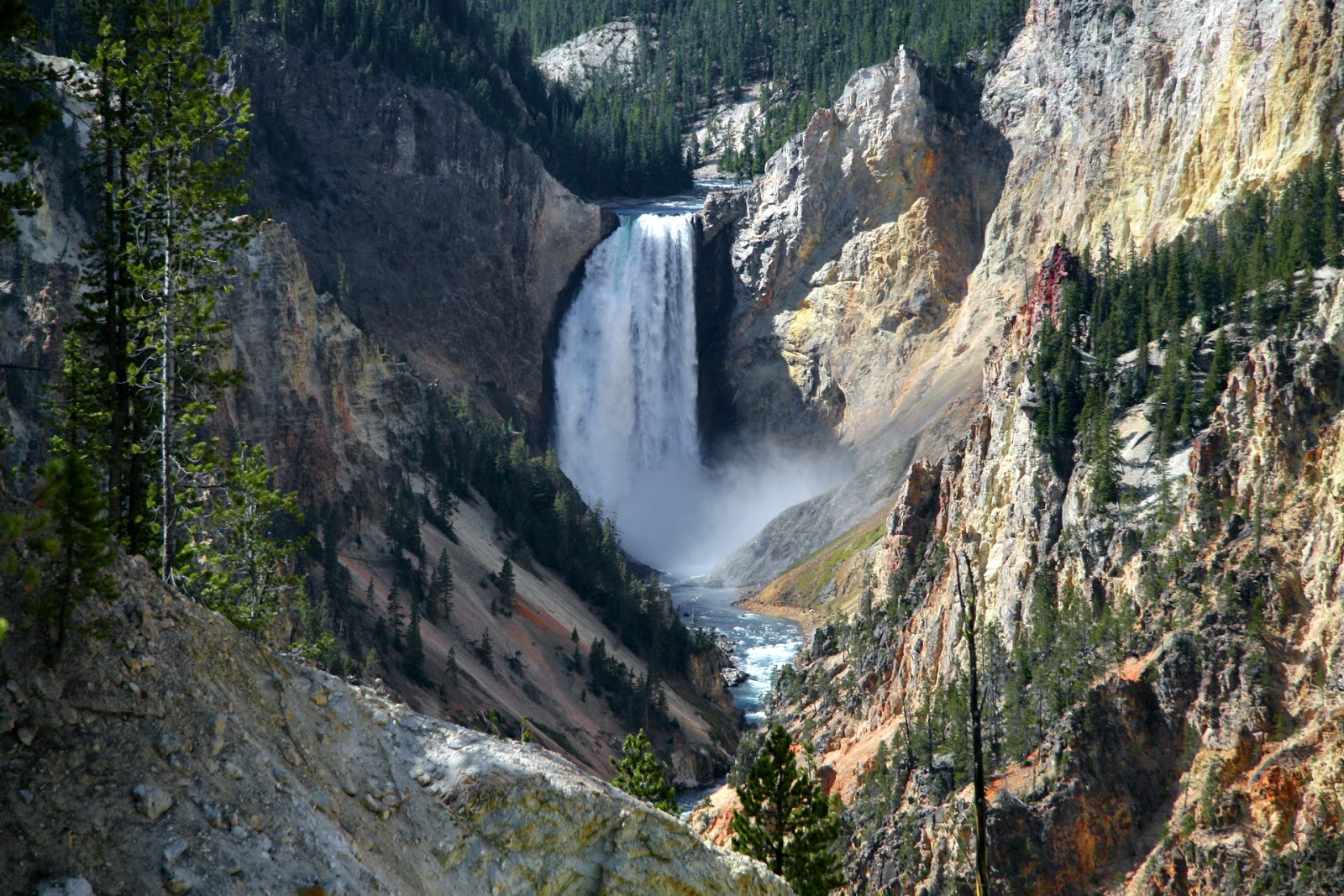 World Travel Places: Yellowstone National Park

