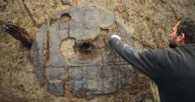 Complete Bronze Age wheel found at Must Farm