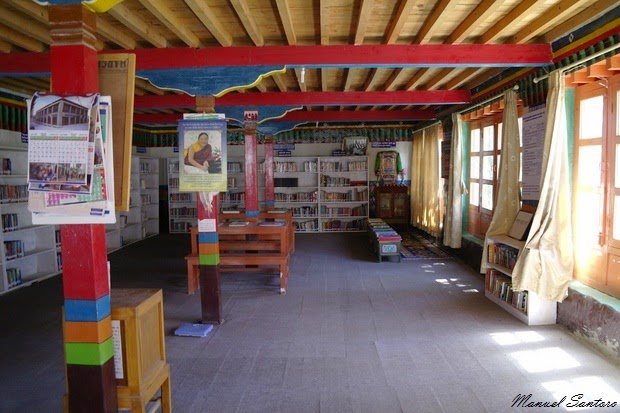 Lo Manthang, Community Center. Biblioteca Lo Manthang, Community Center. Biblioteca