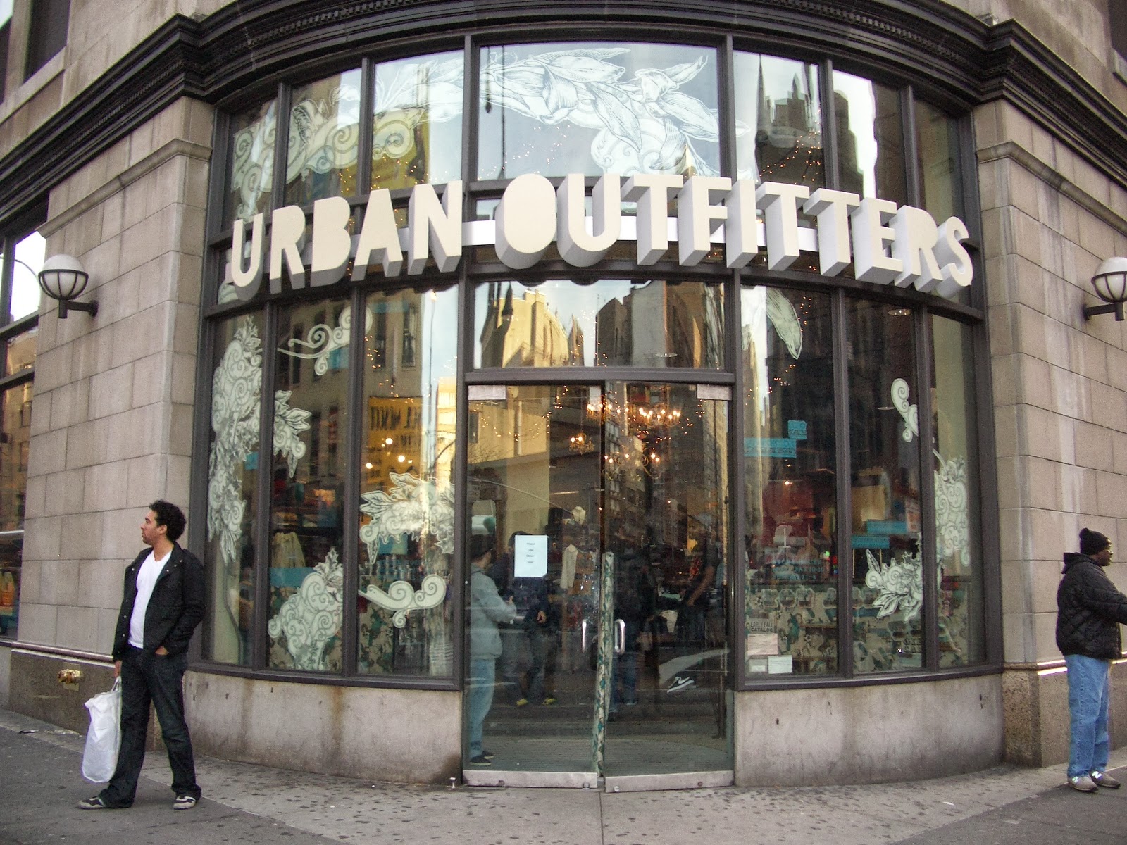 Ariel's COM302 blog: Social Media Strategy Case Study- Urban Outfitters