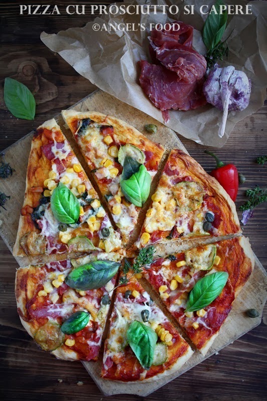 Pizza cu prosciutto si capere