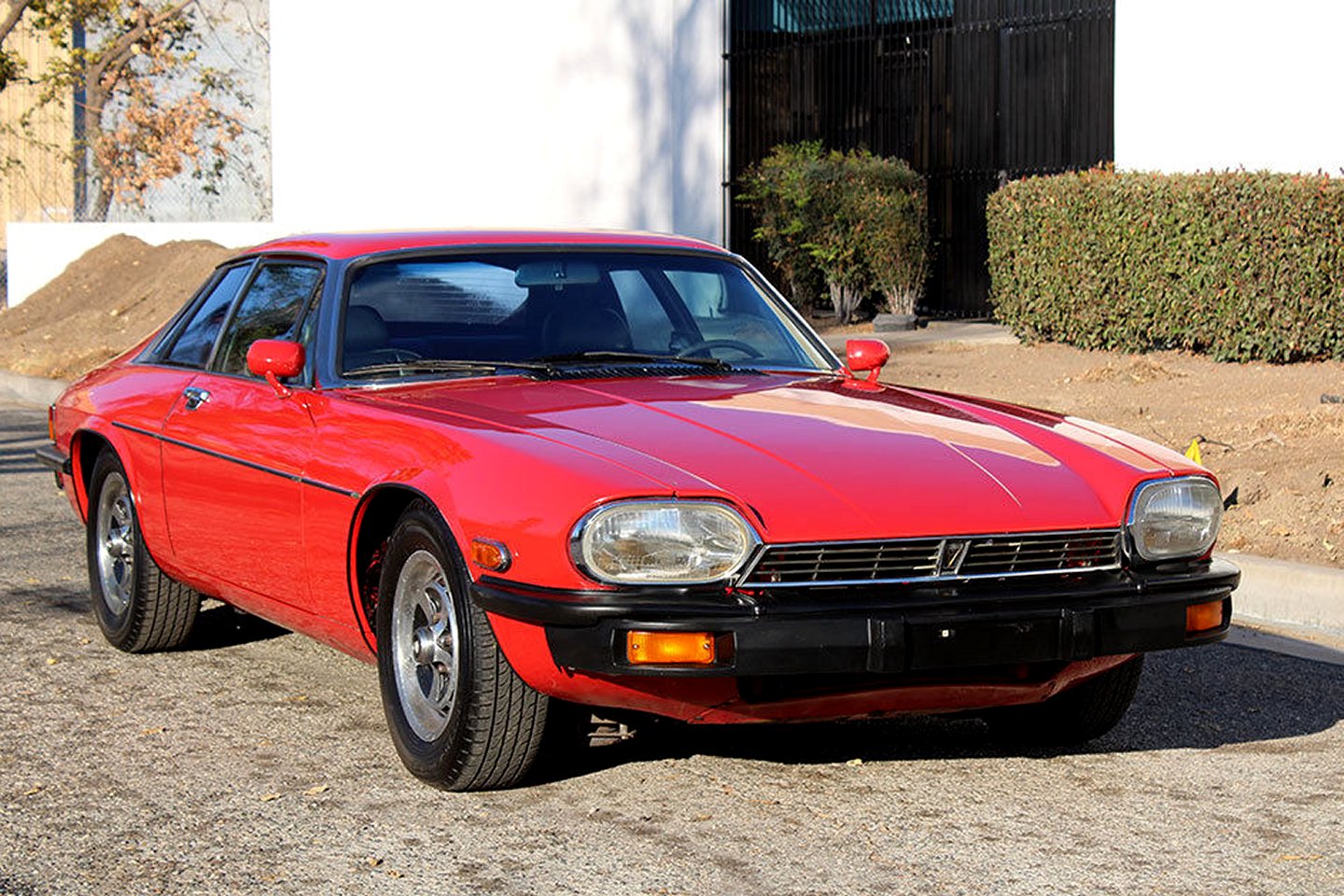Ягуар машина XJ 1977