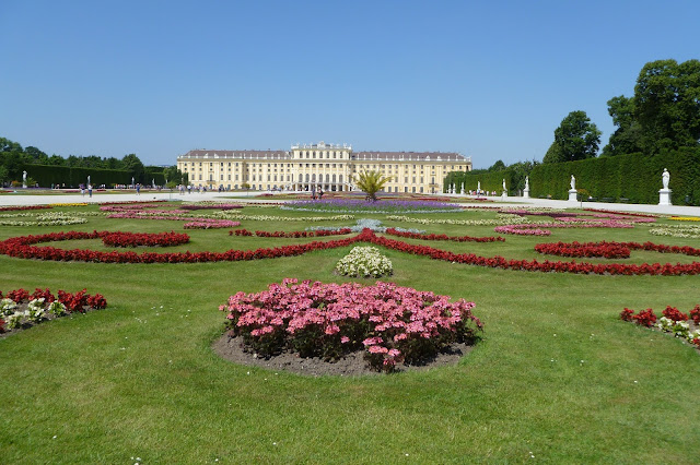 Widok na pałac od strony ogrodu