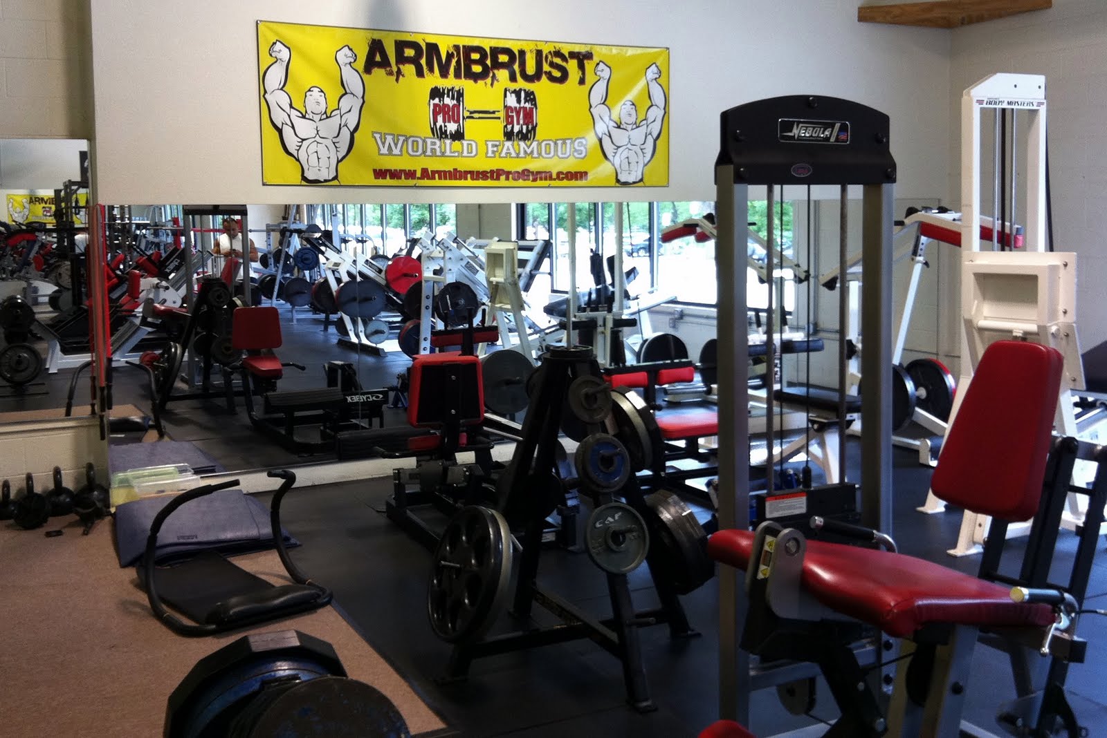 FirePhysique First visit to Armbrust Pro Gym for a Leg Day