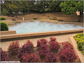 Fort Worth Water Garden: Aerated Pool Fort Worth Water Garden: Aerated Pool