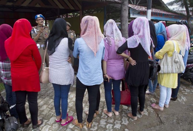 42 Orang Terjaring Razia Celana Ketat di Aceh 42 Orang Terjaring Razia Celana Ketat di Aceh