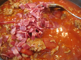 Cowboy Spaghetti is noodles topped with lean ground turkey, turkey bacon, onion and Mozzarella cheese. Life-in-the-Lofthouse.com