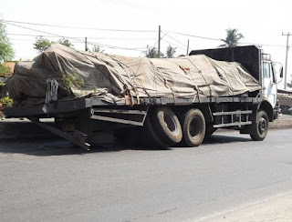  mungkin salah satu kerusakan yang terjadi pada sebuah kedaraan angkutan barang yakni truk Fenomena Penyebab As Roda Truk Sering Patah Di Indonesia