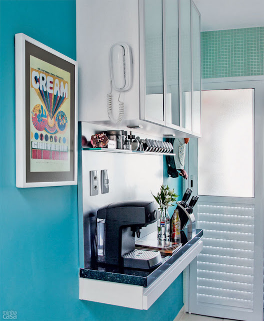 Boa ideia decorativa pra cozinha: mini balcão. Blog Achados de Decoração