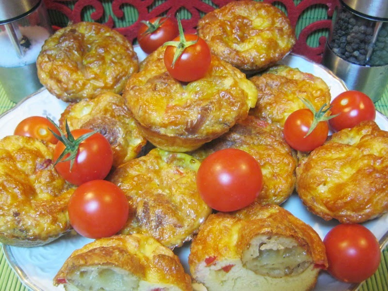 Briose aperitiv din omleta cu bulete de cascaval