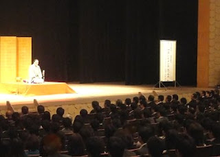 講演会講師・三遊亭楽春のメンタルヘルス講演会の風景。