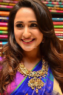 Pragya Jaiswal in colorful Saree looks stunning at inauguration of South India Shopping Mall at Madinaguda ~  Exclusive Celebrities Galleries 007