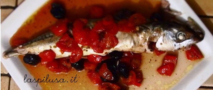 ricetta pesce al cartoccio pomodorini e olive nere