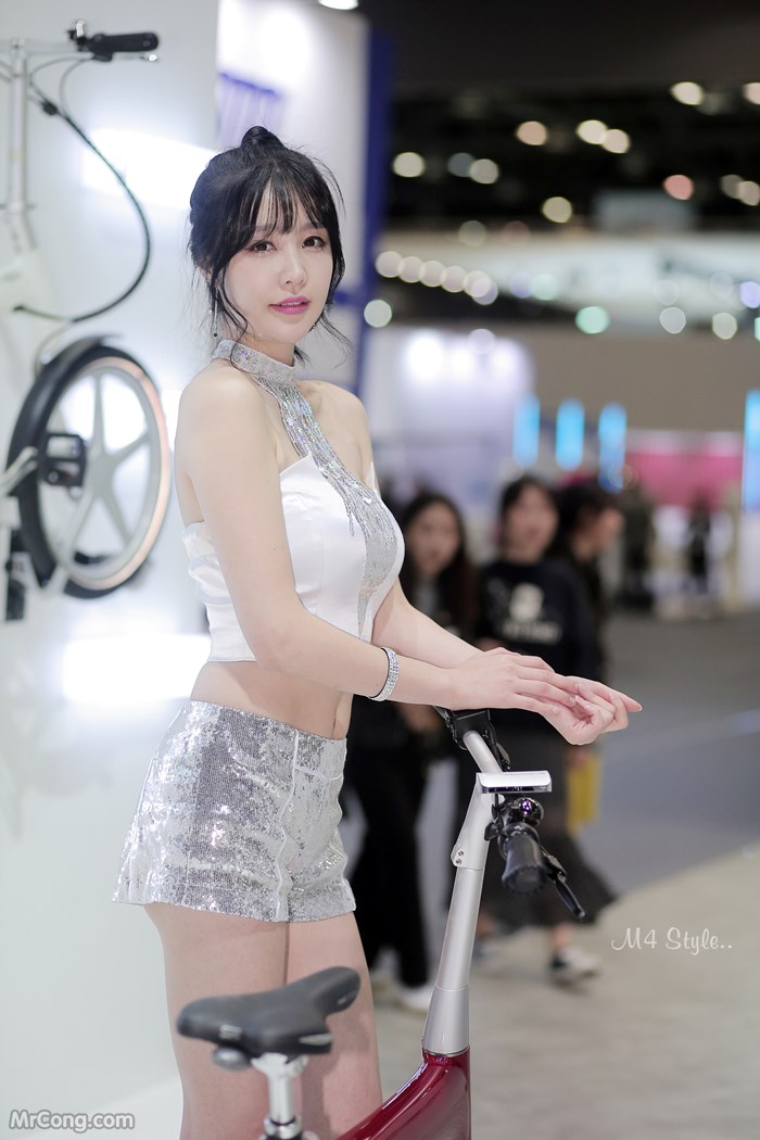 Beautiful Hong Ji Yeon at the 2017 Seoul Motor Show (146 pictures) photo 7-1
