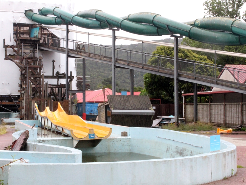 50m deep pool