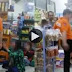 TAIPANPOKER || Perwira Polda Pangkat AKBP Dicopot setelah Tendang dan Pukuli Seorang Ibu-Anaknya di Minimarket