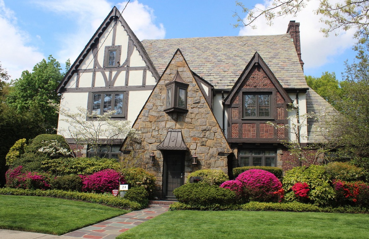 My Two Cents I m All About Tudor Style Houses