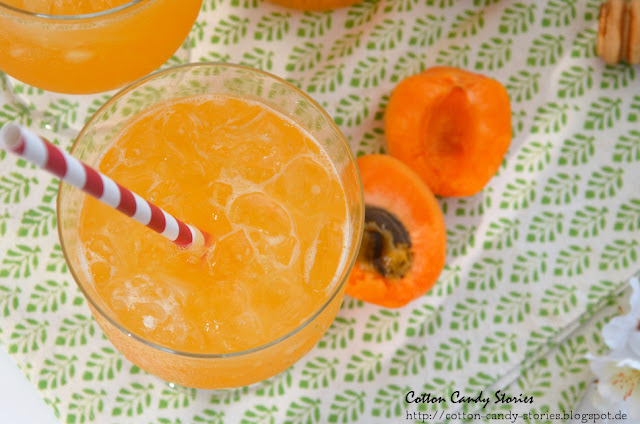 Selbstgemachte Aprikosen Limonade mit Orangenblütenwasser