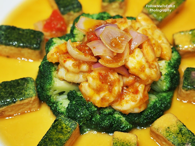   Stir Fried Prawn, Homemade Bean curd and Broccoli with Spicy Sauce RM 180