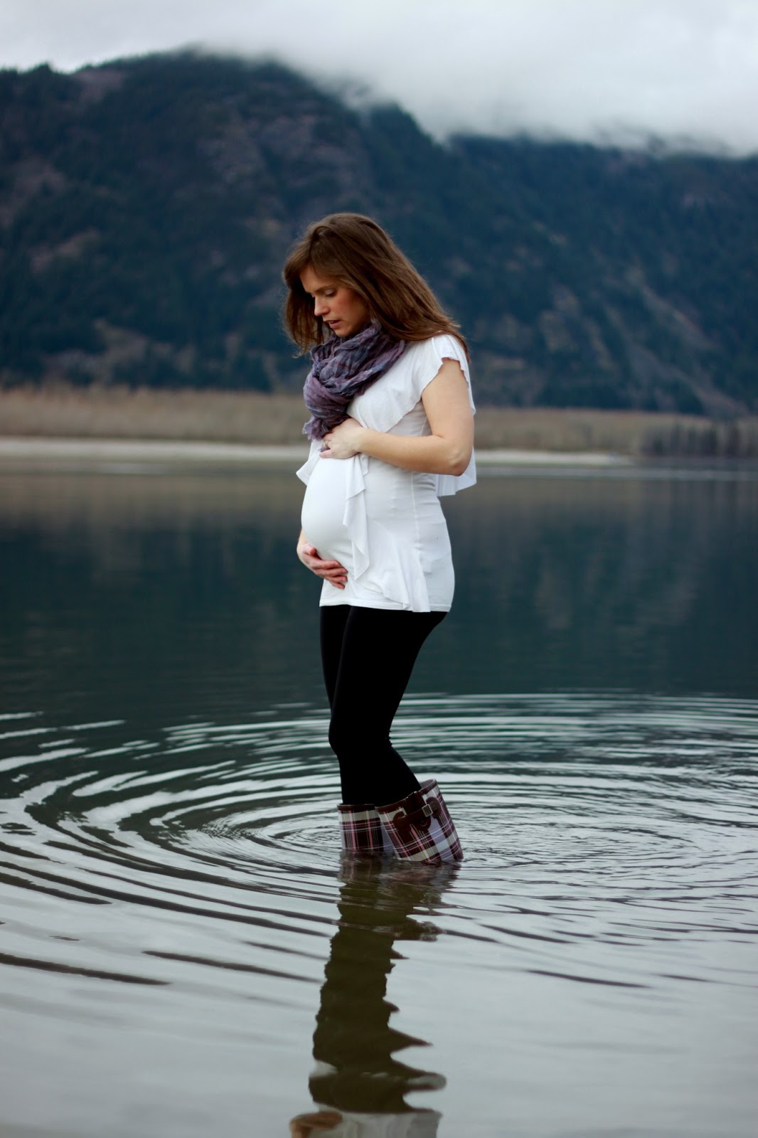 Beccamarie Photography Down by the river maternity photo shoot