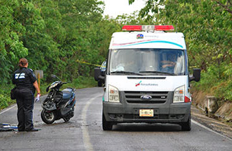 Turista muerta: norteamericana derrapa en moto y se estampa en un árbol en la costera Sur de Cozumel, venía con una caravana que vacaciona en la Isla