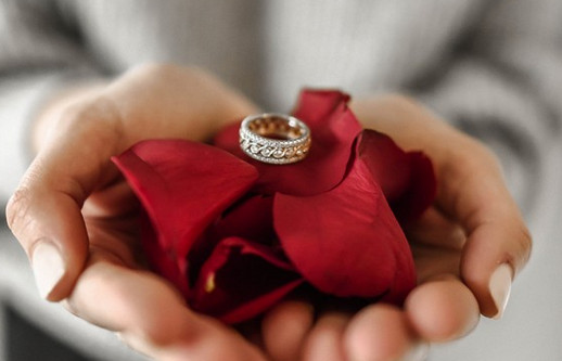 99 Arti Mimpi Dilamar Orang Kaya Raya Lengkap Tafsirnya