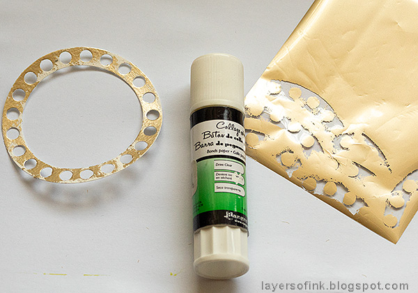 Layers of ink - Textured Green Background Tutorial by Anna-Karin Evaldsson. Gold foil.