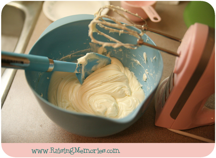 Cream Cheese Frosting for Cinnamon Rolls by www.RaisingMemories.com