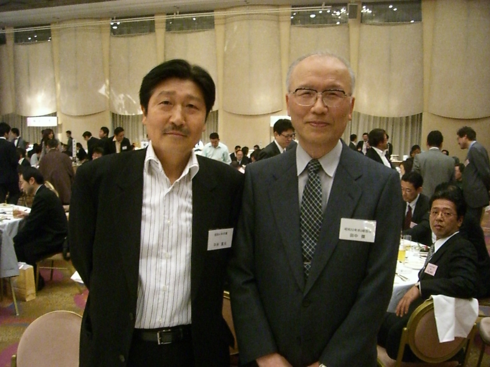 長岡高校41同期会 新宿美禄亭 08東京同窓会 担任英語の田中拡先生とパチリ あだ名はyou 片貝の花火師本田 正憲の還暦の花火を見学 花火師の意気込みに感激 大連に羽賀眞吾の仕事を見に行き二百三高地を訪ねる