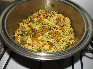 [Image: lunch%2Bbox%2Band%2Bfried%2Bnoodles%2B050.JPG]