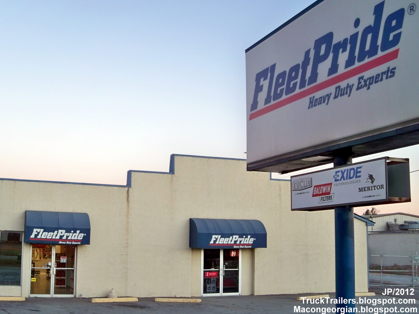 TRUCK TRAILER Transport Express Freight Logistic Diesel Mack Peterbilt