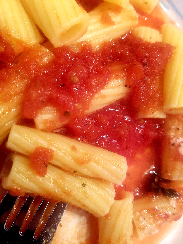 this is rigatoni pasta with marinara sauce on top
